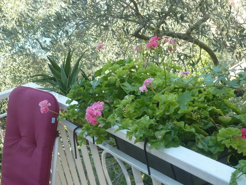 Apartment Appartamento Michela Brenzone sul Garda Italy